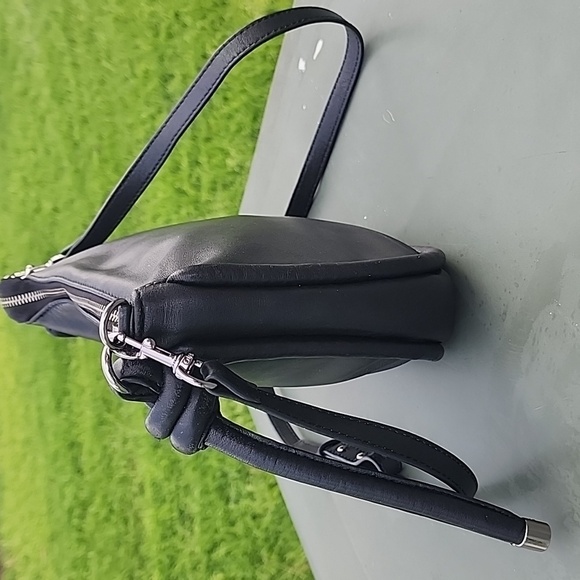 Vincent Camuto The Basha Black Leather Crossbody/ Shoulder Bag - Picture 4 of 15